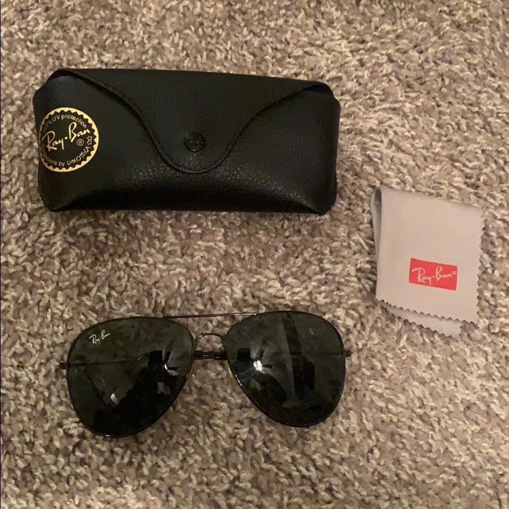 Black ray ban aviators